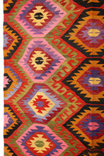 Lade das Bild in den Galerie-Viewer, Vintage Anatolian Kilim 168x266 cm .