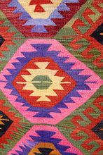 Lade das Bild in den Galerie-Viewer, Vintage Anatolian Kilim 168x266 cm .