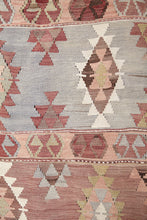 Lade das Bild in den Galerie-Viewer, Vintage Anatolian Kilim 150x370 cm