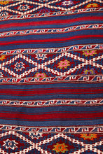 Charger l'image dans la galerie, Vintage Anatolian Kilim 162x242 cm .