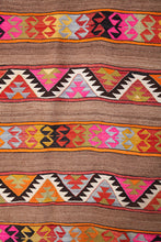 Lade das Bild in den Galerie-Viewer, Vintage Anatolian Kilim 168x230 .