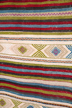 Lade das Bild in den Galerie-Viewer, Vintage Anatolian Kilim  142x274 cm .