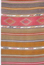 Lade das Bild in den Galerie-Viewer, Vintage Anatolian Runner Kilim  57x277 cm .