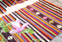 Lade das Bild in den Galerie-Viewer, Vintage Anatolian Kilim 181x208 cm .