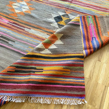 Lade das Bild in den Galerie-Viewer, Vintage Anatolian Kilim 155x269 cm .