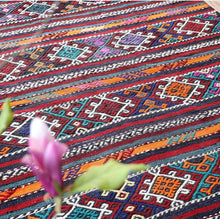 Lade das Bild in den Galerie-Viewer, Vintage Anatolian Cicim Kilim 187x259 cm .