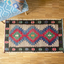Lade das Bild in den Galerie-Viewer, Vintage Anatolian Kilim 79x134 cm