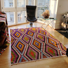 Lade das Bild in den Galerie-Viewer, Vintage Anatolian Kilim 159x232 cm .