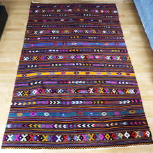 Lade das Bild in den Galerie-Viewer, Vintage Anatolian Kilim 158x258 cm .