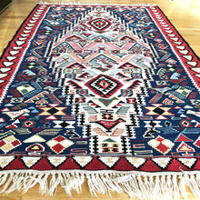Lade das Bild in den Galerie-Viewer, Vintage Anatolian Kilim 107x172 cm