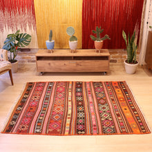 Lade das Bild in den Galerie-Viewer, Vintage Anatolian Kilim 137x185 cm