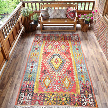 Lade das Bild in den Galerie-Viewer, Vintage Anatolian Esme Kilim 156x268 cm .