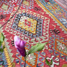Lade das Bild in den Galerie-Viewer, Vintage Anatolian Esme Kilim 156x268 cm .