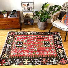 Lade das Bild in den Galerie-Viewer, Vintage Anatolian Esme Kilim 109x168 cm .