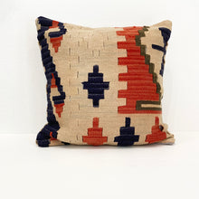 Lade das Bild in den Galerie-Viewer, Vintage Kilim Cushion
