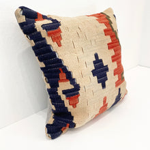 Lade das Bild in den Galerie-Viewer, Vintage Kilim Cushion
