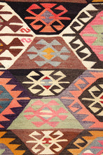 Lade das Bild in den Galerie-Viewer, Vintage Anatolian Kilim   98x125 cm .
