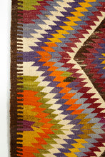 Lade das Bild in den Galerie-Viewer, Vintage Anatolian Kilim   109x132 cm .
