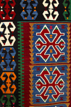 Lade das Bild in den Galerie-Viewer, Vintage Anatolian Kilim   77x128 cm .
