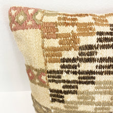 Lade das Bild in den Galerie-Viewer, Set of 2 Vintage Kilim Cushions
