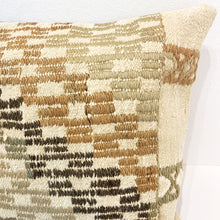 Lade das Bild in den Galerie-Viewer, Set of 2 Vintage Kilim Cushions
