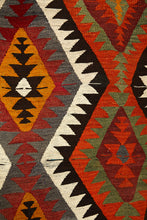 Lade das Bild in den Galerie-Viewer, Vintage Anatolian Kilim   146x257 cm .
