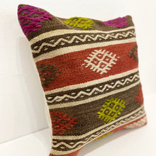 Lade das Bild in den Galerie-Viewer, Vintage Kilim Cushion
