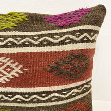 Lade das Bild in den Galerie-Viewer, Vintage Kilim Cushion
