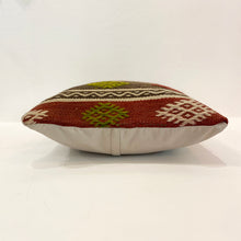 Lade das Bild in den Galerie-Viewer, Vintage Kilim Cushion
