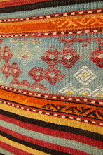 Lade das Bild in den Galerie-Viewer, Vintage Anatolian Cicim Kilim   174x267 cm .
