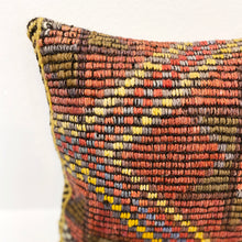 Lade das Bild in den Galerie-Viewer, Vintage Kilim Cushion
