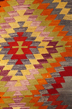 Lade das Bild in den Galerie-Viewer, Vintage Anatolian Kilim  144x223 cm
