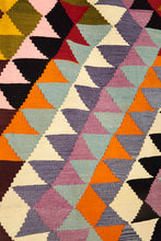 Lade das Bild in den Galerie-Viewer, Vintage Anatolian Kilim  181x242 cm .
