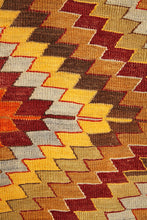 Lade das Bild in den Galerie-Viewer, Vintage Anatolian Kilim  174x326 cm .
