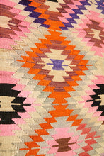 Lade das Bild in den Galerie-Viewer, Vintage Anatolian Kilim  180x285 cm .
