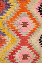 Lade das Bild in den Galerie-Viewer, Vintage Anatolian Kilim  180x285 cm .
