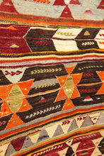 Lade das Bild in den Galerie-Viewer, Vintage Anatolian Kilim   150x273 cm .
