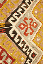 Lade das Bild in den Galerie-Viewer, Vintage Anatolian Kilim  143x339 cm .
