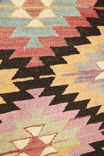 Lade das Bild in den Galerie-Viewer, Vintage Anatolian Kilim  162x275 cm .
