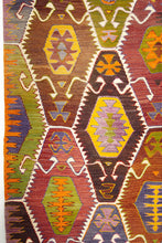 Lade das Bild in den Galerie-Viewer, Vintage Anatolian Barak Kilim  141x263 cm .
