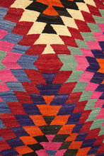 Lade das Bild in den Galerie-Viewer, Vintage Anatolian Kilim   160x277 cm .
