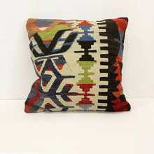 Lade das Bild in den Galerie-Viewer, Vintage Kilim Cushion

