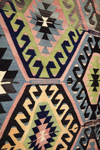 Lade das Bild in den Galerie-Viewer, Vintage Anatolian Kilim  169x310 cm .
