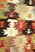 Lade das Bild in den Galerie-Viewer, Vintage Anatolian Kilim  178x255 cm .
