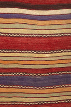 Lade das Bild in den Galerie-Viewer, Vintage Anatolian Kilim  182x261 cm .
