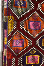 Lade das Bild in den Galerie-Viewer, Vintage Anatolian Cicim Kilim  112x150 cm .
