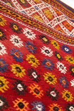 Lade das Bild in den Galerie-Viewer, Vintage Anatolian Cicim Kilim  130x193 cm
