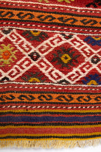 Lade das Bild in den Galerie-Viewer, Vintage Anatolian Cicim Kilim  130x193 cm
