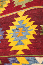 Lade das Bild in den Galerie-Viewer, Vintage Anatolian Kilim  147x265 cm .
