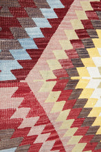 Lade das Bild in den Galerie-Viewer, Vintage Anatolian Kilim  184x290 cm .
